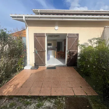 Апартаменты Dans Un Avec Piscine - 3254